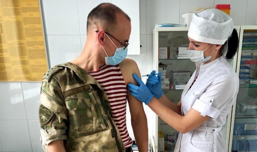 Более 50% росгвардейцев в Архангельской области вакцинировано от коронавируса